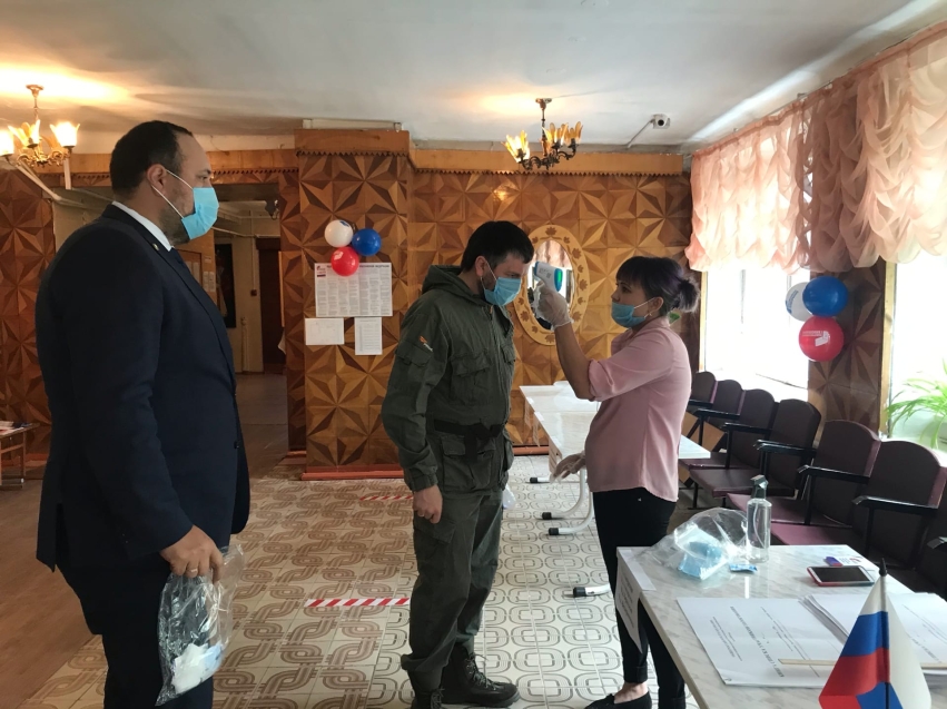 Алексей Гончаров проверил избирательные участки Балейского района на готовность к голосованию по поправкам к Конституции